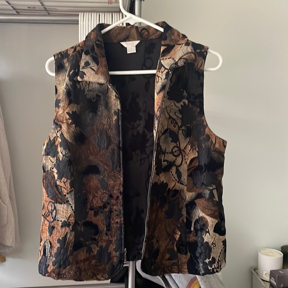 New Christopher & Banks floral tapestry vest size small